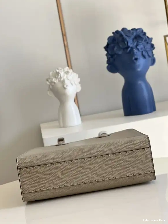 Eliminating the middleman and passing on savings to you. With massive production and tax-free benefits SAC PLAT VUITTON LOUIS PETIT 0329
